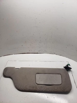 Parasol derecho usado se adapta a: Ford Windstar 2003 visera única R. con plataforma de iluminación Foto 1 de 4