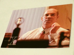 The X-Files Trading Card #05 ‘Walter S. Skinner’ – Season 2 By Topps 1996 – Used - Picture 1 of 3
