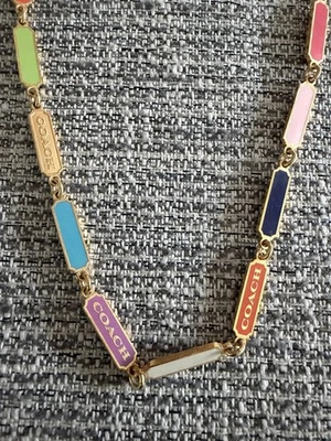 Collar Coach Esmalte - Usado Foto 1 de 3