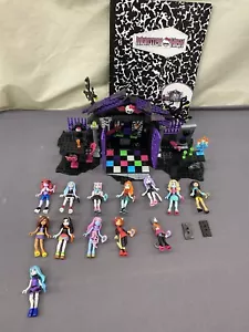 Monster High Mega Bloks "Graveyard Garden Party" Play set And 13 Figures W/acc. - Picture 1 of 15