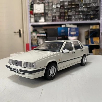 Triple9 1: 18 Volvo 850 GLE 1993 Sedan sedan car model white  - Image 1 of 4