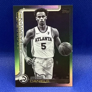 Dyson Daniels SP 2025 Topps Basketball Blackout Black Friday Target Exclusive - Bild 1 von 2