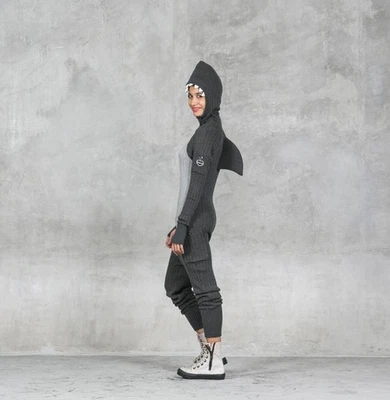 Mono de una pieza Blamo Shark adulto pequeño gris tejido botón frontal con capucha disfraz Foto 1 de 4