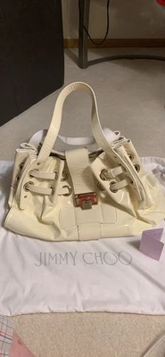 Precioso bolso de mano Jimmy Choo Ramona de charol crema con bolsa para el polvo Foto 1 de 4