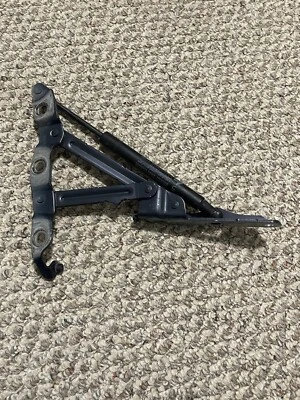 08 09 10 11 12 13 OEM Infiniti G25 G35 G37 tampa do porta-malas dobradiça lateral direita do passageiro - Imagem 1 de 4