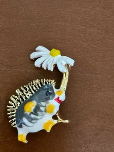 Porcupine with Flower Pin brooch - Imagen 1 de 10