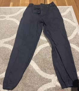Uniqlo Pants Mens W30xL27 Black Chino Tapered Fit Zip Fly Cotton Stretch - Picture 1 of 2