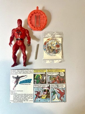 美泰秘密战争 Daredevil 复古漫威人偶 ~ 完好带俱乐部、卡片、盾牌 — 第 1/4 张图片