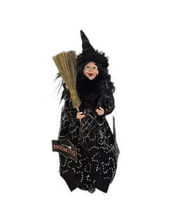 Statuina stravagante strega 16" supporto legno da tavolo scopa abito paillettes nero - Foto 1 di 7