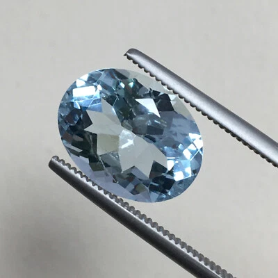 Sparkling natural aquamarine oval cut gemstone good blue color 5.60 carat - Image 1 of 4