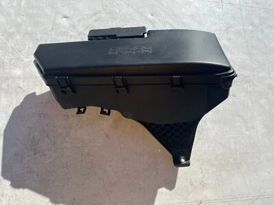 2000 - 2005 Volvo S60 S80 V70 XC70 XC90 Fusebox Fuse Box Relay Housing - Image 1 of 4