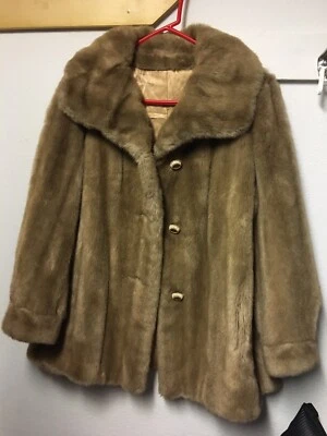 Piel sintética talla 12 color tostado.  a Gardella II, estilo por casa adosada ligeramente usada limpia Foto 1 de 4