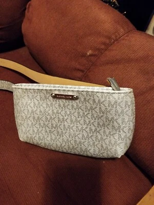 Riñonera Michael Kors L/XL plateada/blanca para mujer Foto 1 de 4