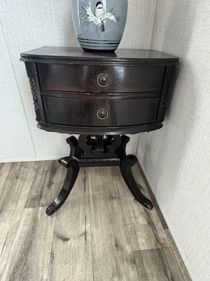 Mesita de noche con base de lira de caoba estilo clásico americano años 40 Foto 1 de 3