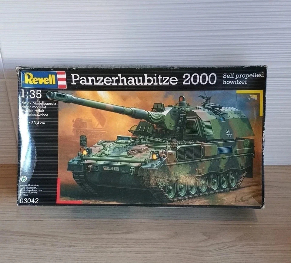 REVELL 03042 Panzerhaubitze 2000 Self Propelled Howitze 1/35 (leggi descrizione) - Immagine 1 di 1