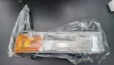 TYC Front Left Turn Signal / Parking Light Assembly for Ford Excursion 2001-2004 - Изображение 1 из 2