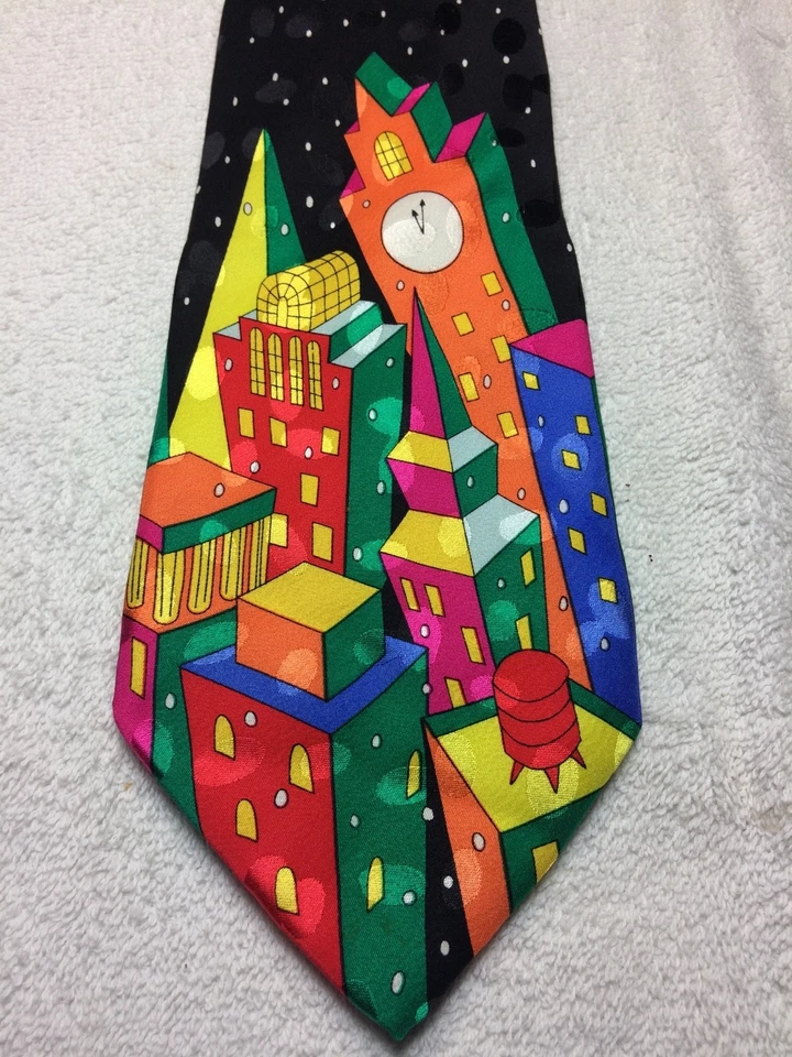 CORBATA ADICTION HOMBRE NEGRA CON CIUDAD COLORIDA CON SANTA 3,75 X 57 Foto 1 de 4