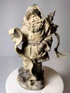 Adorno de Navidad de Papá Noel en color crema con lista y bolsa con árbol y juguetes 5" - Imagen 1 de 8