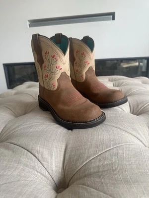 Botas de tornozelo Ariat marrom e creme com design de cacto tamanho 7 B - Imagem 1 de 4