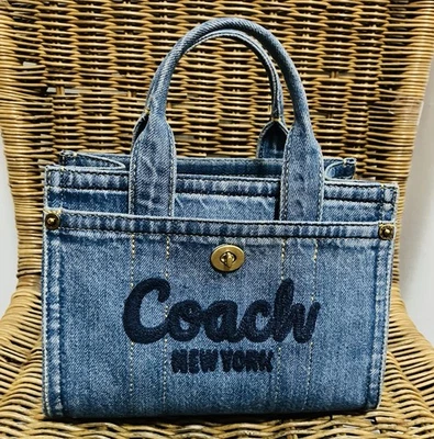 Bolso de Mano COACH Mini Cargo 26 Azul Denim para Mujer Foto 1 de 4