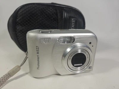 Cámara digital HP PhotoSmart M527 6,0 MP plateada usada para piezas Foto 1 de 4