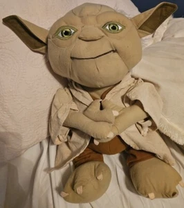 STARWARS - Jedi Master Yoda 20" Plush (by Jay Franco & Sons Inc.) - Picture 1 of 4