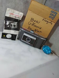 VINTAGE POLAROID ELECTRIC EYE LAND CAMERA KIT MODEL J66 - Picture 1 of 7