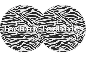 Alfombrillas Technics Logo DJ, fieltro (par, diseño cebra con estampado de logotipo blanco) - Imagen 1 de 4