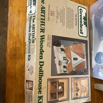 Винтажный комплект деревянного викторианского кукольного домика 1981 Greenleaf The Arthur масштаб 1:12 8012 - Изображение 1 из 4