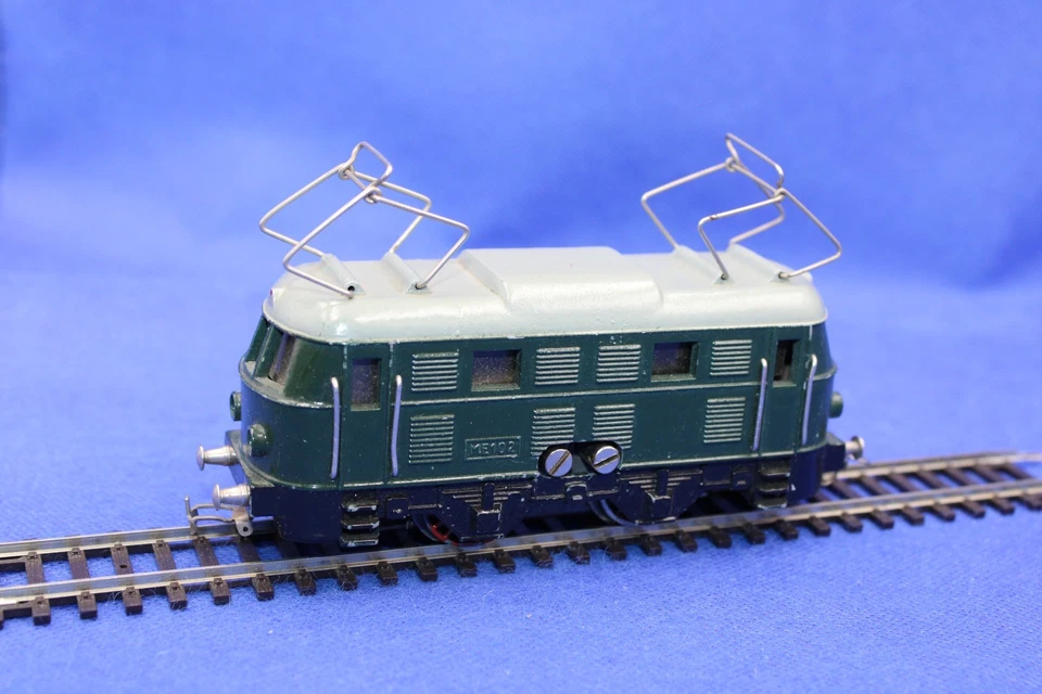 Pico Express Spur H0 DR E-Lok ME 102 in grün/optisch sehr guter Zustand/lesen - Bild 1 von 4