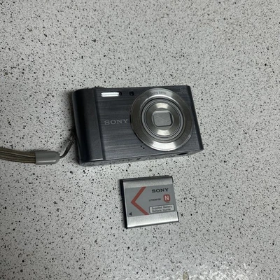 SONY Cyber-shot DSC-W810 Compact Digital Camera - Image 1 of 3