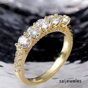 Anillo banda de boda de 5 piedras de diamantes de corte redondo de 2 quilates creado en laboratorio oro amarillo 14 K bien - Imagen 1 de 9