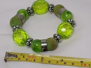 Vintage lime green beaded stretch bracelet - Picture 1 of 1