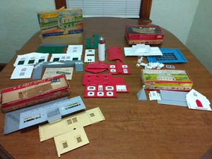 Vintage Plasticville O Scale Lot Of 5 Incomplete Parts or Repair Train Hobby - Picture 1 of 13
