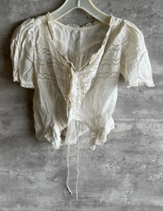 Antike authentische viktorianische weiße Bluse mit zarter Rüschen und Blumenspitze aus den 1890er Jahren Größe M - Bild 1 von 13