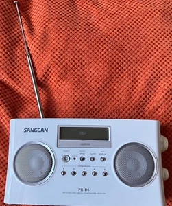 SANGEAN. Portable Digital Tuning Radio. PR-D5 - Bild 1 von 6