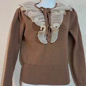 Suéter Zara Mujer Marrón Con Volantes Crema Talla S - Imagen 1 de 9