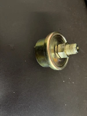 Transmisor de presión de aceite Jaguar XJ6, XJ12, XJS # 46272 Foto 1 de 3