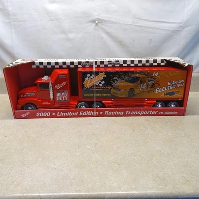 Semirremolque transportador de carreras Nylint Milwaukee Tools de colección en caja, 2000 Foto 1 de 4