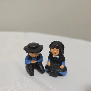 "Estatuillas vintage de hierro fundido de 1"" figuras pintadas a mano AMISH BOY & GIRL ARRODILLADAS" - Imagen 1 de 5