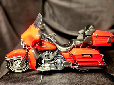 Franklin Mint Harley 2004 Ultra Classic Firefighters 1:10 Scale Inv. #4737 - Image 1 of 4