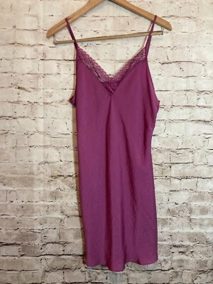 Camisón Linea Donatella para mujer mediano bayas satinado y encaje babydoll romántico Foto 1 de 4