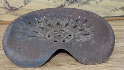 Asiento de acero para tractor Fordson antiguo original vintage Foto 1 de 4