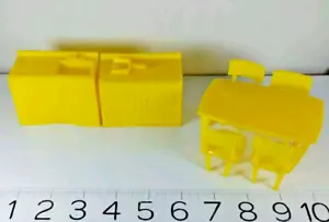 Muebles para casa de muñecas de colección sillas de mesa cocina estufa y fregadero plástico productos Marte - Imagen 1 de 22