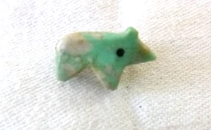 Tiny Artisan Zuni Carved Bear Fetish Pin Green Turquoise 5/8" Long - Picture 1 of 3