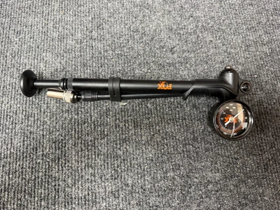 Bomba de choque de alta presión FOX V2, 350 psi - pequeña mancha Foto 1 de 2