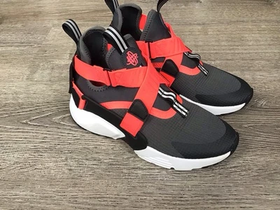 Nike Air Huarache City Youth Boys Size 5.5Y Shoes Black Sneakers AJ6662-007 - Image 1 of 4