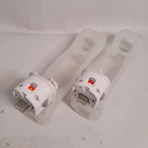 2x Official Nintendo Wii Motion Plus Adapters white + Official Silicone Sleeves - Picture 1 of 6