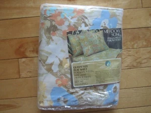 2 NEW VINTAGE SEARS MEADOW SONG QUEEN SIZE FLAT SHEETS PERCALE MULTI-COLOR - Picture 1 of 2