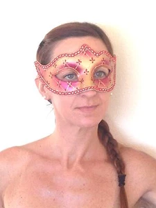 RED VENETIAN MASQUERADE BALL MASK CARNIVAL NEW YEAR'S EVE - Picture 1 of 3